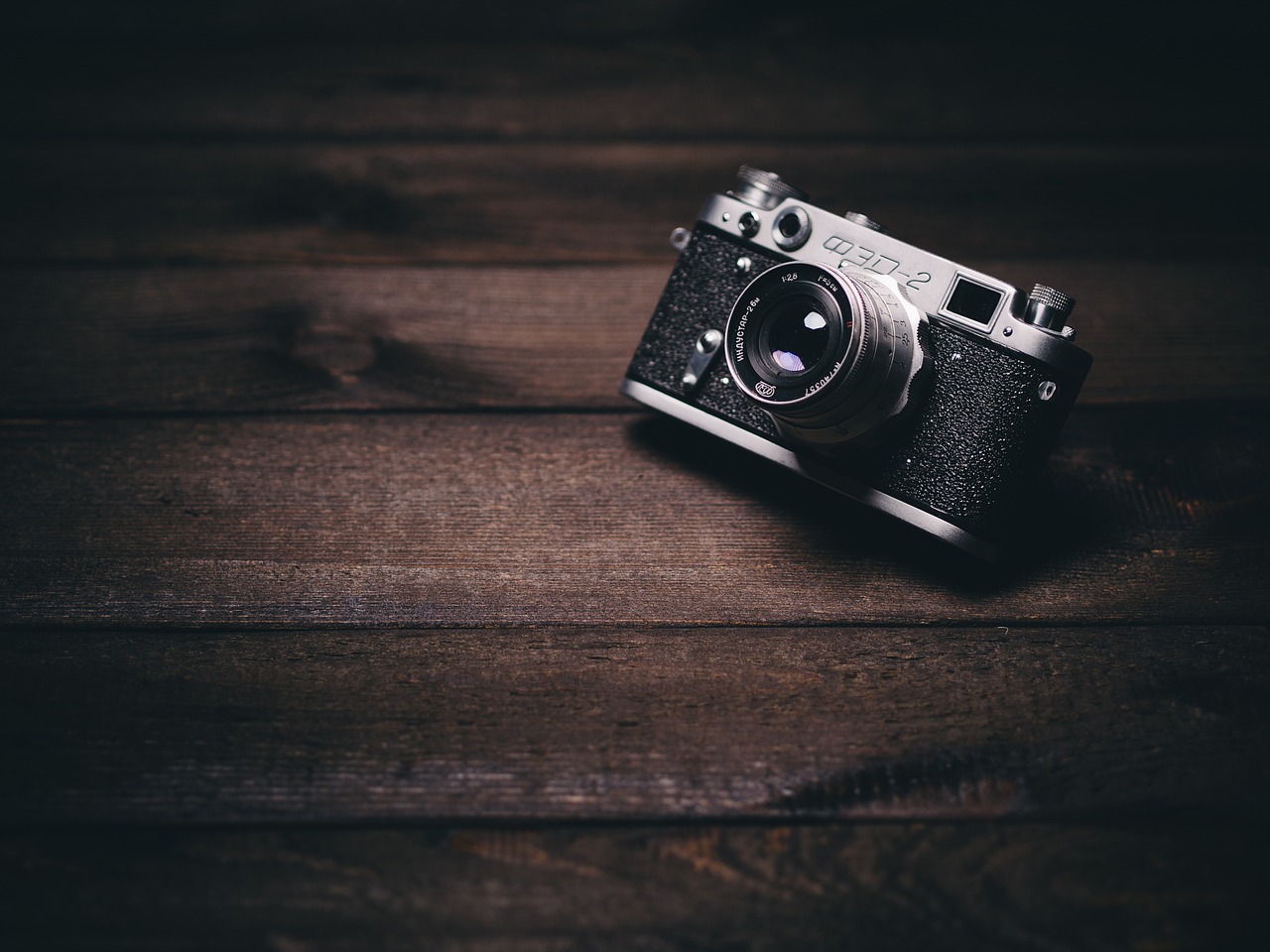 Appareil photo sur bois